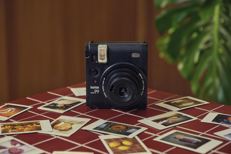 Câmera de filme instantâneo Fujifilm Instax Mini 99 preta Imagem de Câmera de filme instantâneo Fujifilm Instax Mini 99 preta