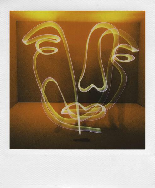 Câmera de filme instantâneo Polaroid Now+ White (9062) com filtros Imagem de Câmera de filme instantâneo Polaroid Now+ White (9062) com filtros