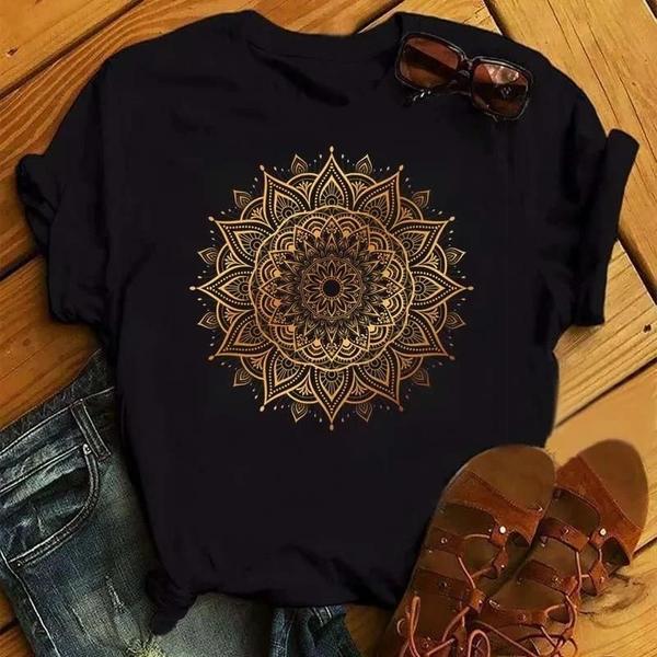 Imagem de Camiseta Feminina Casual com Estampa Mandala Floral - Manga Curta - Estilo 90s