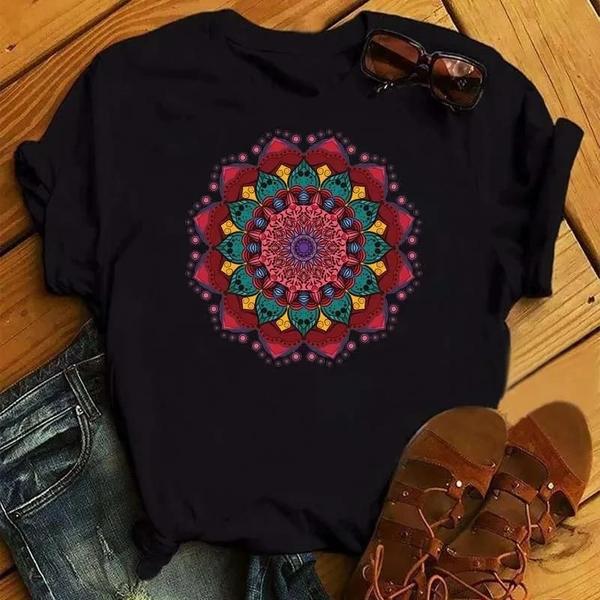 Imagem de Camiseta Feminina Casual com Estampa Mandala Floral - Manga Curta - Estilo 90s