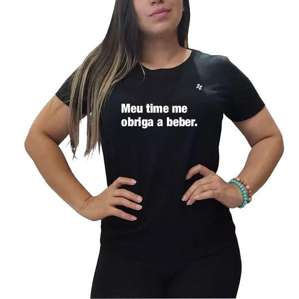 Imagem de Camiseta feminina meu time me obriga a beber