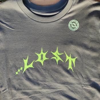 Imagem de Camiseta Original Lost Saturn Glow In The Dark Verão 2024