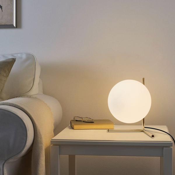 Candeeiro de mesa BOKT Mid Century Modern Brass Gold Glass Globe Imagem de Candeeiro de mesa BOKT Mid Century Modern Brass Gold Glass Globe