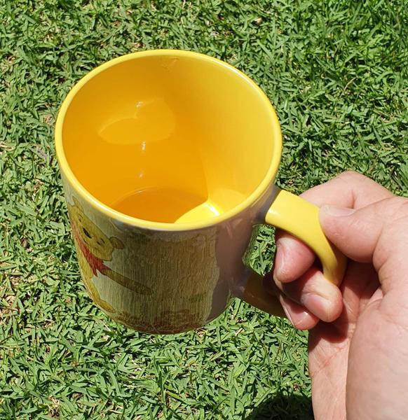 Imagem de Caneca Amarela Personalizada Ursinho Amarelo Comedor de Mel