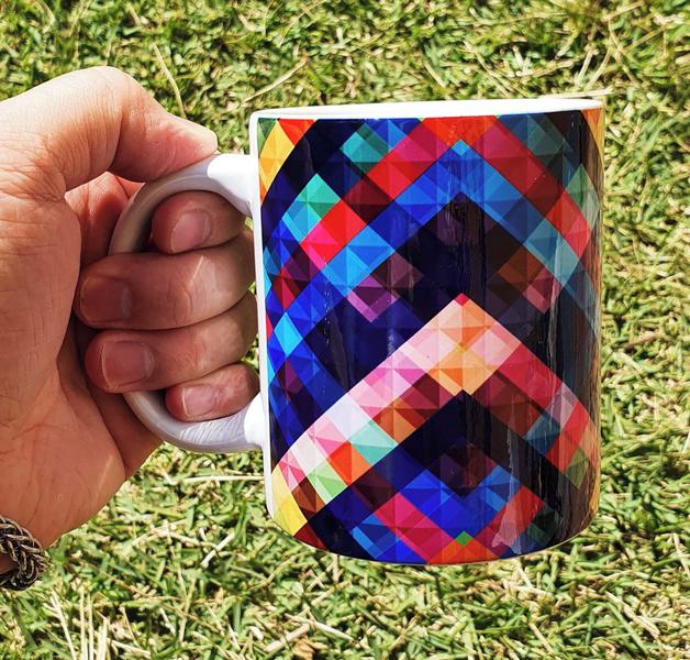 Imagem de Caneca Branca Decoração Mesa Abstrato Xadrez