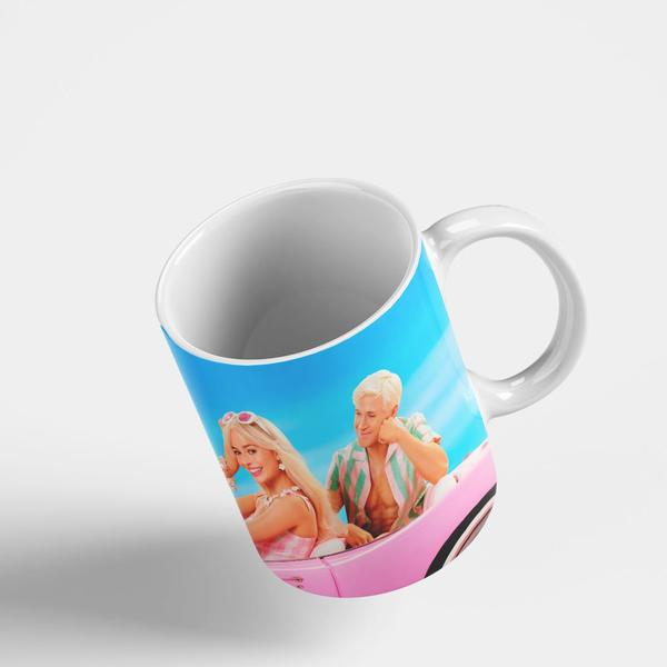 Imagem de Caneca de Porcelana filme Barbie e Ken no carro rosa