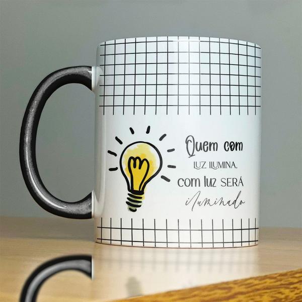 Imagem de Caneca Porcelana Quem Com Luz Ilumina Com Luz Será Iluminado