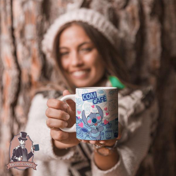 Imagem de Caneca Stitch com café sem café Porcelana Personalizada