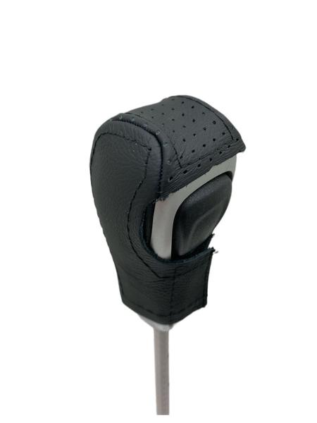 Capa Proteção couro Alavanca manopla de Câmbio Automático Fiat Argo Toro Turbo Cronos - Tunning Car Imagem de Capa Proteção couro Alavanca manopla de Câmbio Automático Fiat Argo Toro Turbo Cronos