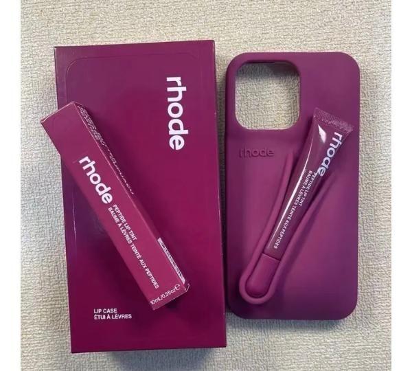 Capa Silicone Rhode com Batom iPhone 15 - Capinha de Celular