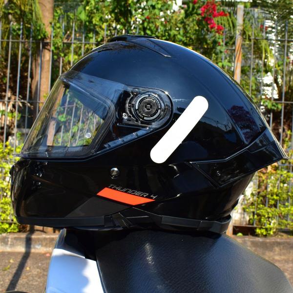 Imagem de Capacete Masculino MT Thunder 4 Preto Brilho Esportivo Moto