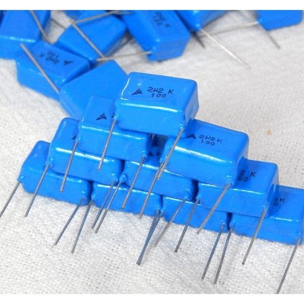 Imagem de Capacitor De Poliester 33k/400v Com 29 Unidades