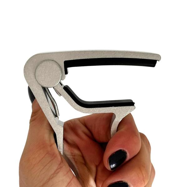 Capotraste Premium Resistente à ferrugem P/ Violão Guitarra - Saty Imagem de Capotraste Premium Resistente à ferrugem P/ Violão Guitarra
