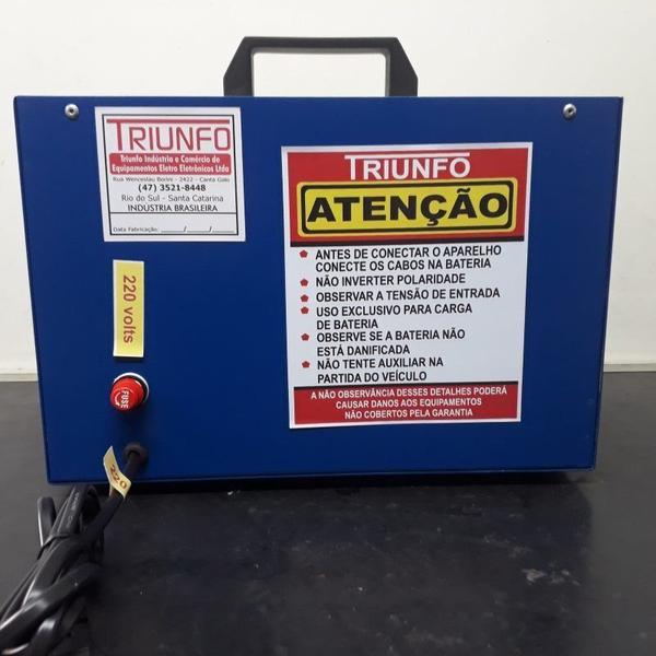 Imagem de Carregador de Bateria Automotivo TRIUNFO Mod. 152 - 15 A