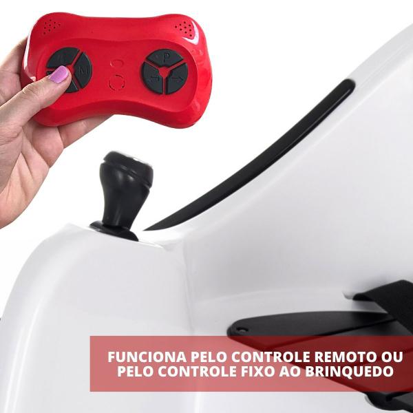 Imagem de Carrinho Bate-Bate Elétrico Para Criança Com Controle Remoto Gira 360 6v na Cor Branco Com Detalhes Em Preto