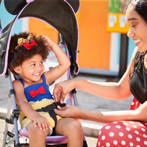 Imagem de Carrinho de bebê com guarda-chuva, personagem da Disney, Minnie, joga o dia todo