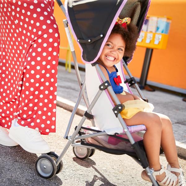 Imagem de Carrinho de bebê com guarda-chuva, personagem da Disney, Minnie, joga o dia todo