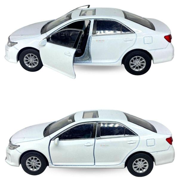 Imagem de Carrinho de Ferro Miniatura Toyota Camry Abre as Portas 1:32