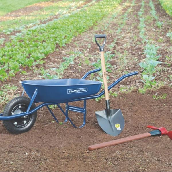 Imagem de Carrinho de Mão com Caçamba Metálica Azul de 50 Litros, Braço Metálico e Pneu com Câmara - 77704432 - TRAMONTINA