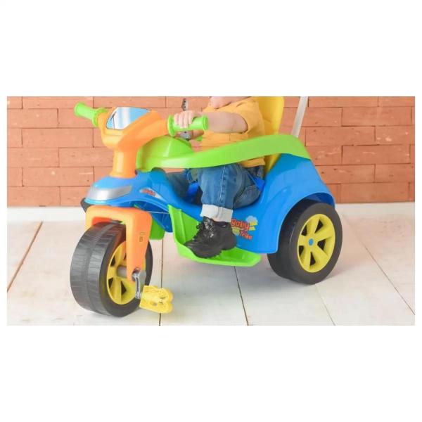 Imagem de Carrinho Infantil Azul para Passeio Ou Pedal 2 Em 1 Haste Removivel e Cinto de Segurança Biemme 