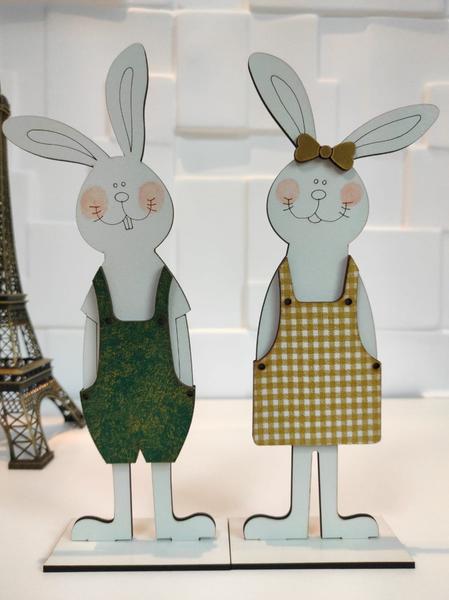 Imagem de Casal Coelho Decorativo de Páscoa na Base - Enfeite de Mesa - Roupas sortidas- 2 coelhos MDF