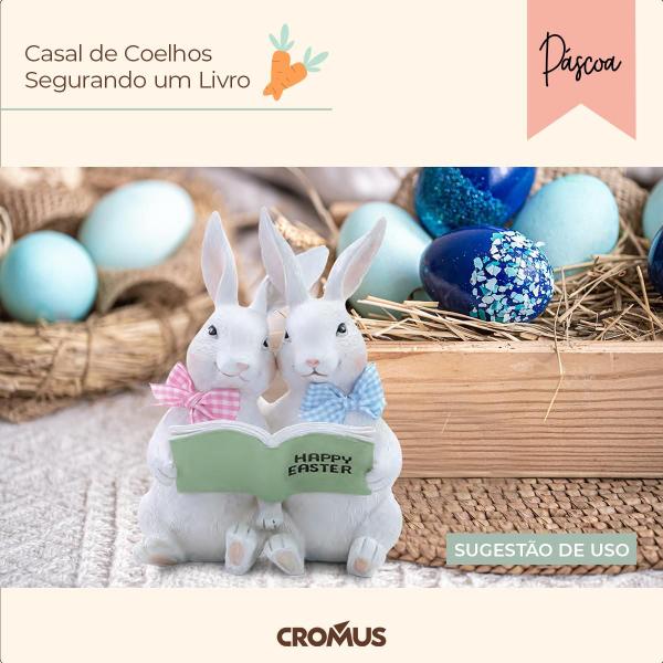 Imagem de Casal de Coelhos em resina Lendo Feliz Páscoa com Laços 21x15,5 cm