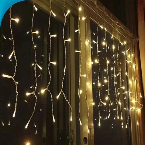 Imagem de Cascata de Luzes Natalinas que Transformam Sua Casa com Decoração Para Seu Natal