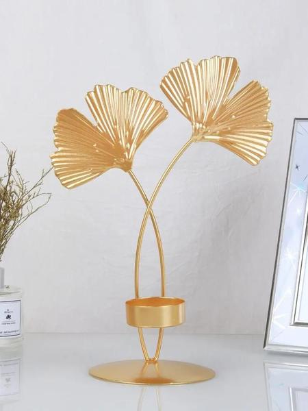 Imagem de Castiçal Dourado com Folha de Ginkgo - Decoração Luxuosa para Sala de Estar e Casamento