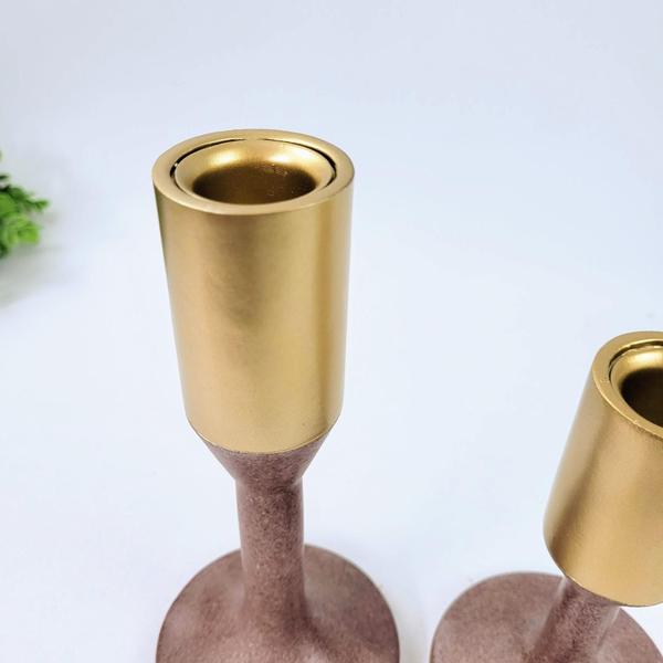 Castiçal Marrom E Dourado Candelabro Resina Kit 2Pc - Inigual Imagem de Castiçal Marrom E Dourado Candelabro Resina Kit 2Pc