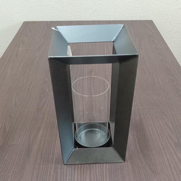 CASTIÇAL PORTA VELA DECORATIVO METAL 33x18x18cm CINZA - NH Imagem de CASTIÇAL PORTA VELA DECORATIVO METAL 33x18x18cm CINZA