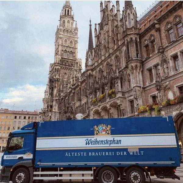 Imagem de Cerveja Alemã Weihenstephaner Festbier 500ml + Copo Oficial