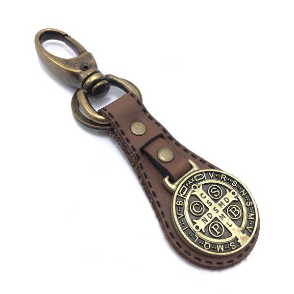 Chaveiro Medalha De São Bento Couro Marrom Ouro Velho - FORNECEDOR 1 Imagem de Chaveiro Medalha De São Bento Couro Marrom Ouro Velho