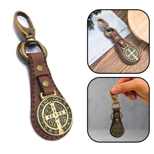 Chaveiro Medalha De São Bento Couro Marrom Ouro Velho - FORNECEDOR 1 Imagem de Chaveiro Medalha De São Bento Couro Marrom Ouro Velho