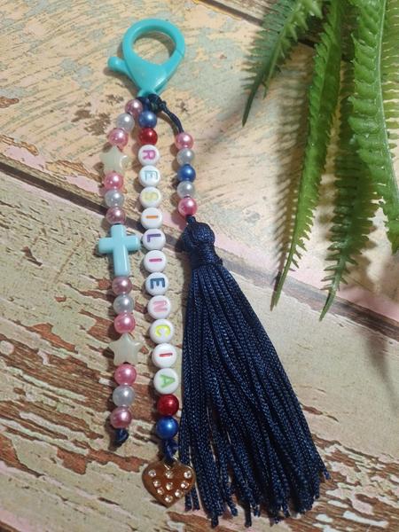 Chaveiros motivacionais em pérolas com tassel - Ateliê DY Princesas Imagem de Chaveiros motivacionais em pérolas com tassel