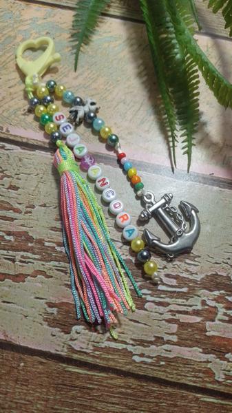 Chaveiros motivacionais em pérolas com tassel - Ateliê DY Princesas Imagem de Chaveiros motivacionais em pérolas com tassel