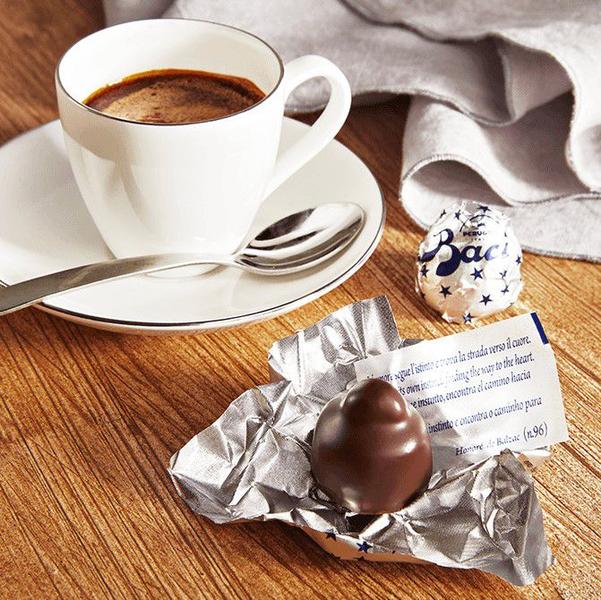 Chocolate Italiano Baci Bombom Amargo 5 Caixas 37,5g Imagem de Chocolate Italiano Baci Bombom Amargo 5 Caixas 37,5g