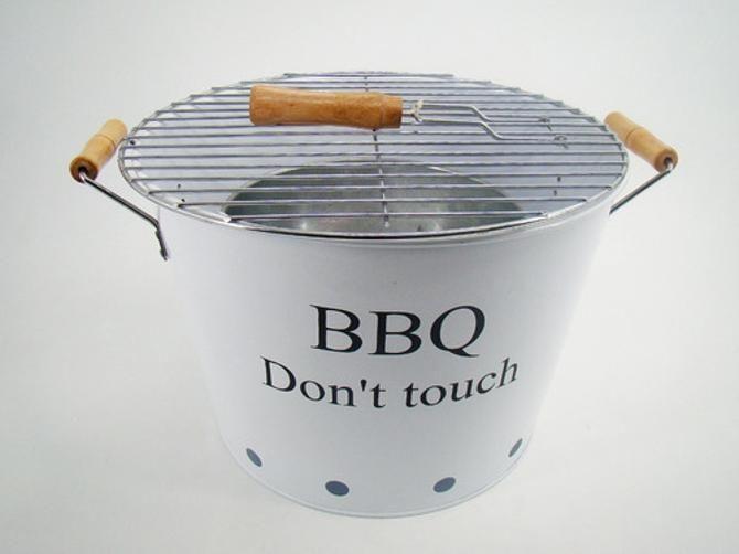 Imagem de Churrasqueira A Carvão Bbq Branca Metal 23 X 33