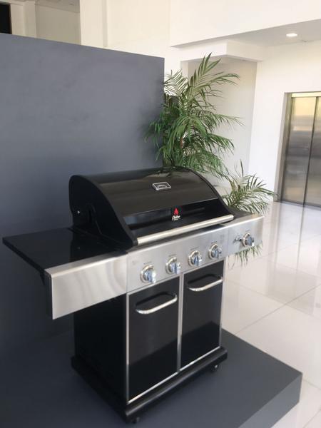 Imagem de Churrasqueira a Gás Aço Inox Carrinho Americano Chaleur Devon Black com 4 queimadores 