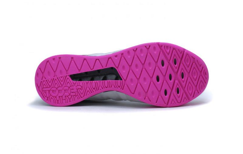 Chuteira futsal Topper Dominator Pro V - unissex - preto e rosa Imagem de Chuteira futsal Topper Dominator Pro V - unissex - preto e rosa