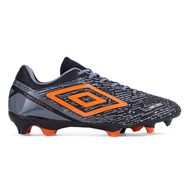 Chuteira Umbro Campo Gravity Preto Grafite e Laranja - Masculino Imagem de Chuteira Umbro Campo Gravity Preto Grafite e Laranja - Masculino