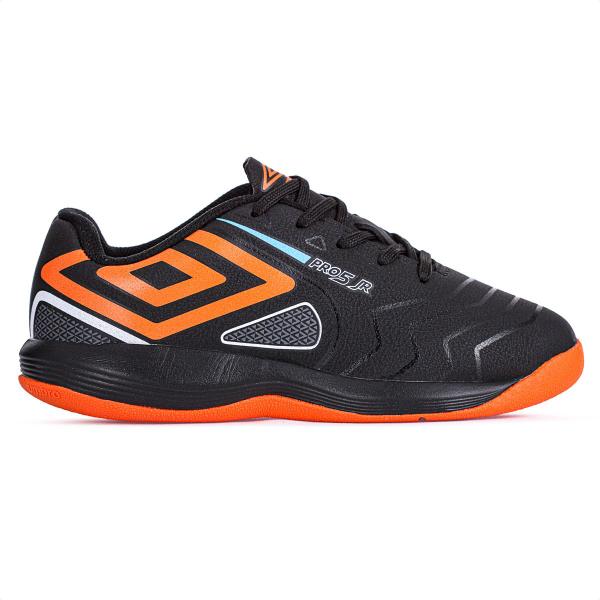 Imagem de Chuteira Umbro Futsal Pro 5 Jr Preta Laranja e Azul - Infantil