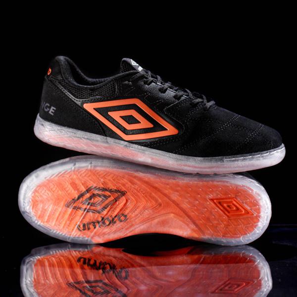 Imagem de Chuteira Umbro Futsal Pro Challenge Preto e Laranja - Masculino