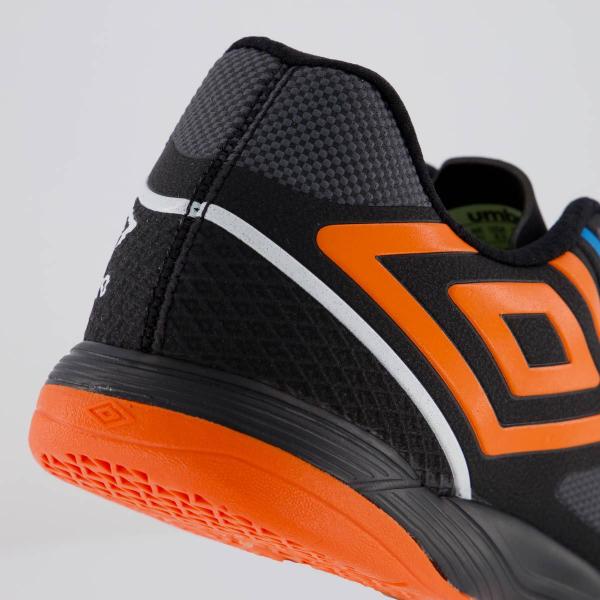 Imagem de Chuteira Umbro Pro 5 Bump Club Futsal Preta e Laranja