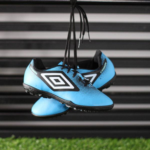 Imagem de Chuteira Umbro Society Cannon Jr Azul Preto e Branco - Infantil