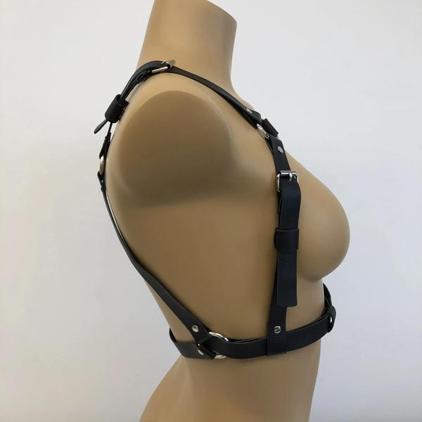 Cinto de Couro Gótico Feminino - Moda Decorativa com Arnês e Suspensório Imagem de Cinto de Couro Gótico Feminino - Moda Decorativa com Arnês e Suspensório