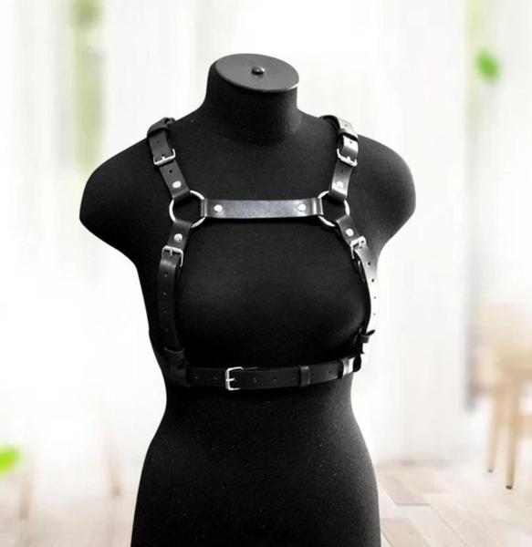 Cinto de Couro Gótico Feminino - Moda Decorativa com Arnês e Suspensório Imagem de Cinto de Couro Gótico Feminino - Moda Decorativa com Arnês e Suspensório