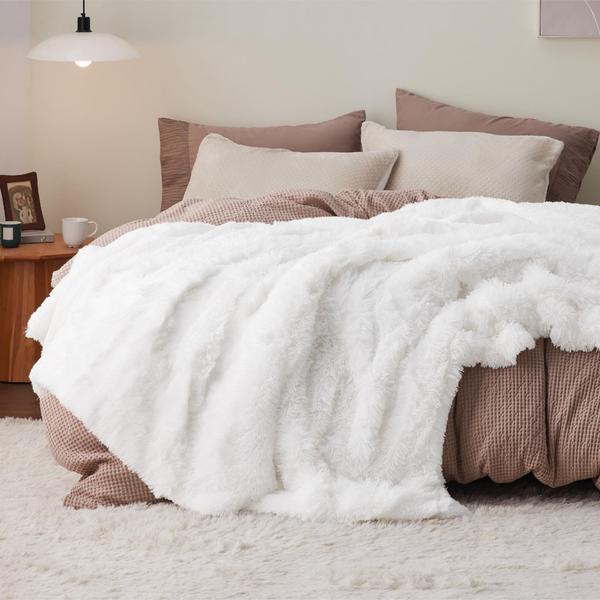 Imagem de Cobertor Bedsure Soft Faux Fur King Size para cama branco 108x90