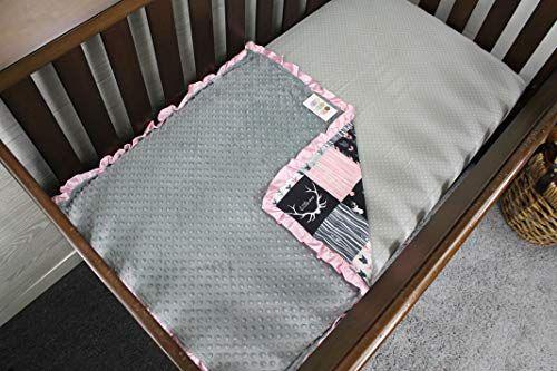 Cobertor de bebê - Minky, Veado, flechas e chifres, rosa com cinza e preto, com babados rosa - Top Tots Imagem de Cobertor de bebê - Minky, Veado, flechas e chifres, rosa com cinza e preto, com babados rosa