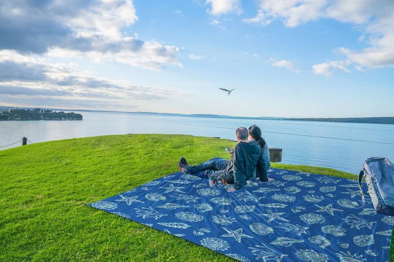 Imagem de Cobertor de praia WEKAPO impermeável à prova de areia azul de grandes dimensões