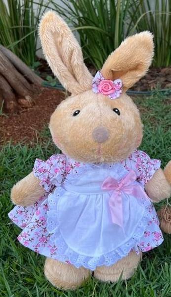 Coelhos da páscoa de pelúcia com roupas, tamanhos variados- antialérgicos - mury baby Imagem de Coelhos da páscoa de pelúcia com roupas, tamanhos variados- antialérgicos
